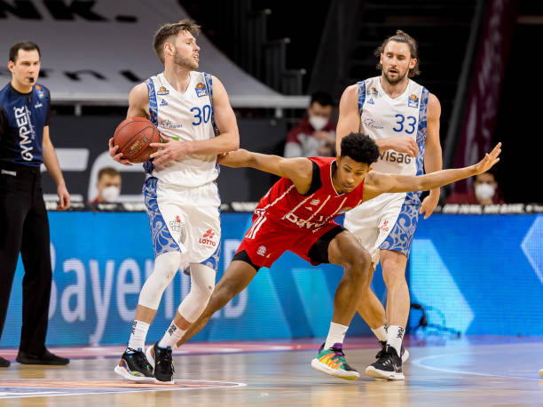 与萨拉赫在 与萨拉赫在